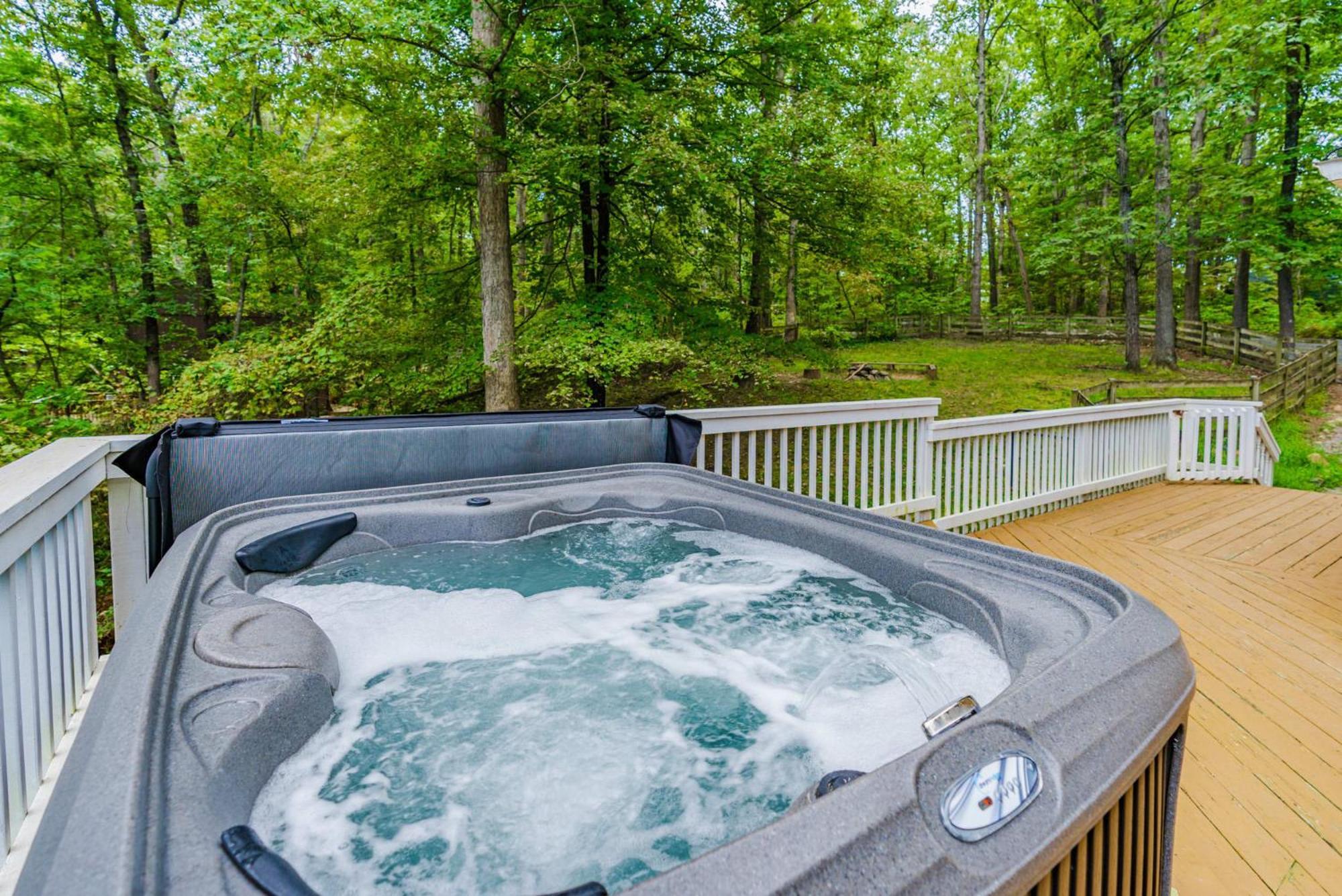 Hot Tub, Fire Pit, Deck, Grill, Wifi, Dog-Friendly Villa Inwood Exterior photo